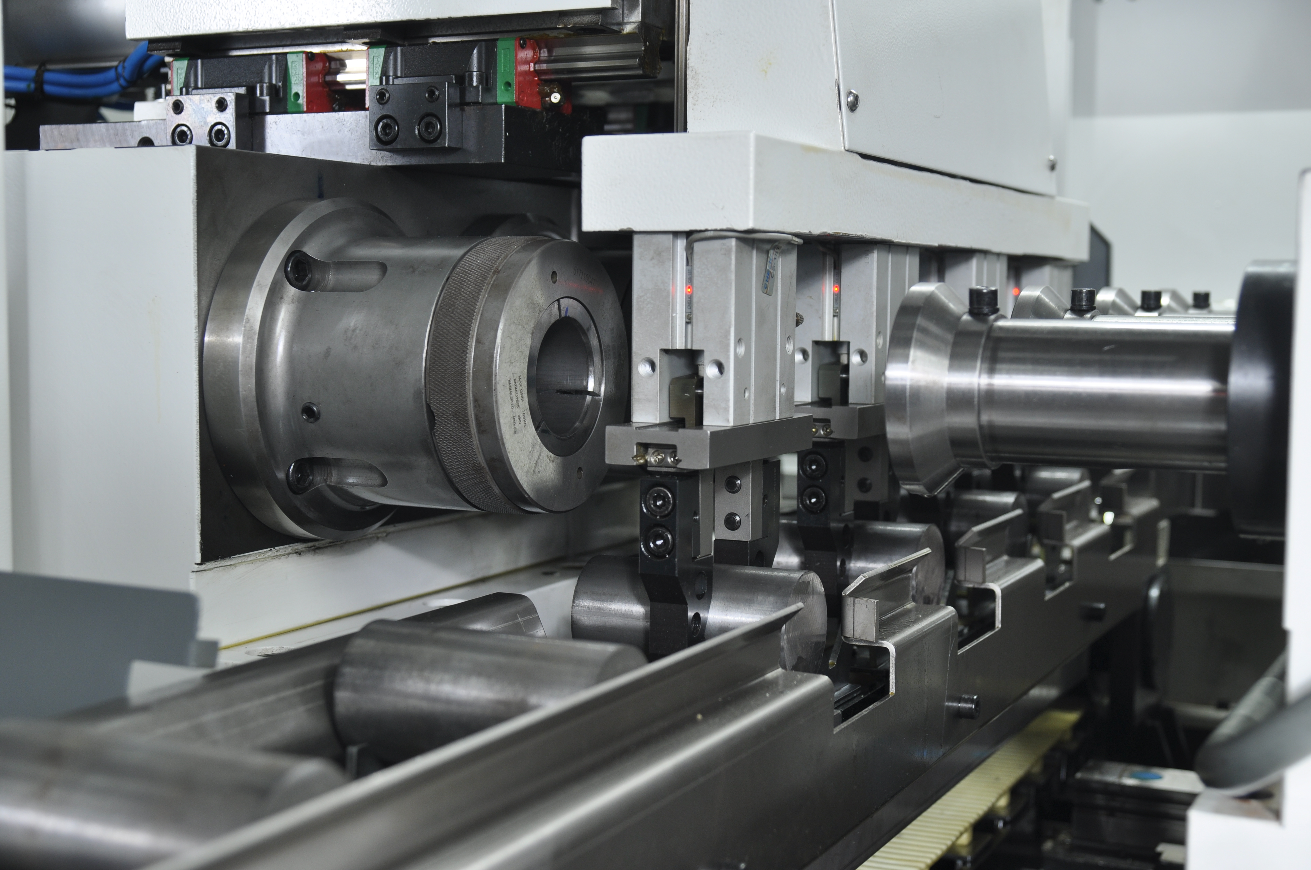 ZK2125×4/500 深孔鉆床配置桁架機(jī)械手，加工活塞銷單機(jī)自動化